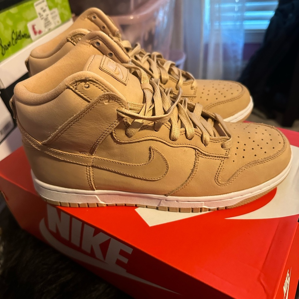 Nike Dunks High Tan